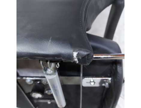 Fotel kosmetyczny do pedicure Marla odchylany z masażerem stóp do salonu spa czarny Outlet - 10